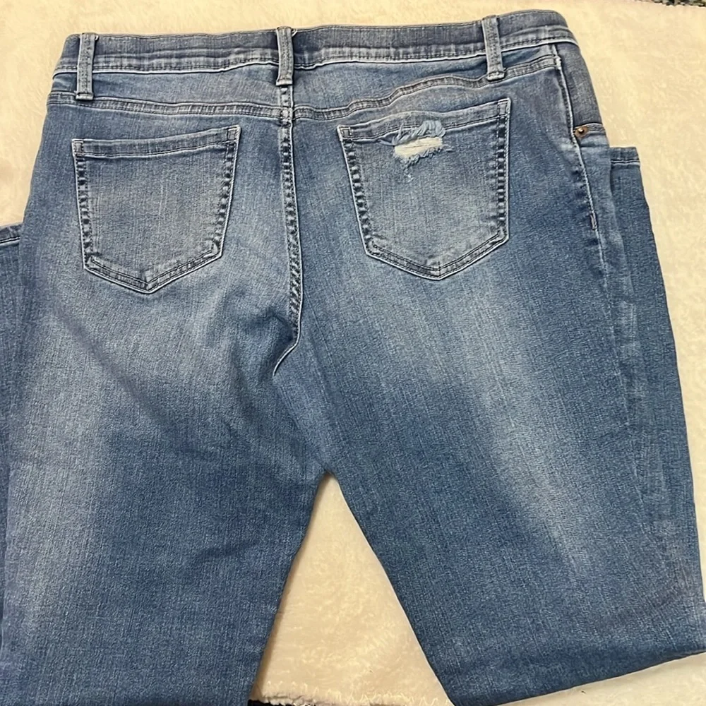 Liz Lange Maternity Jeggings, distressed, size M, women’s denim - Picture 4 of 5